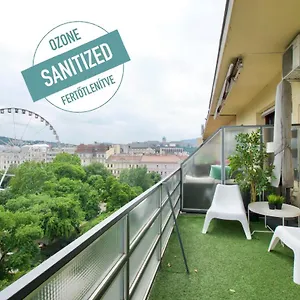 https://creative-apartment-incredible-view-with-terrace.inbudapesthotels.com